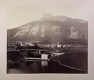 Bild des Verkufers fr Alt-Aussee gegen den Loser. Originalfotografie (Albumin auf Karton mit handschriftlicher Bezeichnung) anonym um 1885, zum Verkauf von Antiquariat Johannes Mller