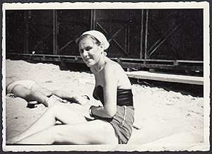 Nettuno 1957, Donna in spiaggia, Fotografia vintage