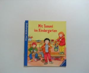 Imagen del vendedor de Mit Tommi im Kindergarten. Mini-Bilderspa a la venta por ANTIQUARIAT FRDEBUCH Inh.Michael Simon