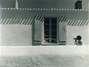 Foto Mann fotografiert ein Fenster - Foto: Roland Defossez