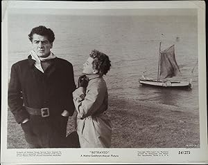 Imagen del vendedor de Betrayed 8 x10 Still 1954 Victor Mature and Lana Turner! a la venta por AcornBooksNH