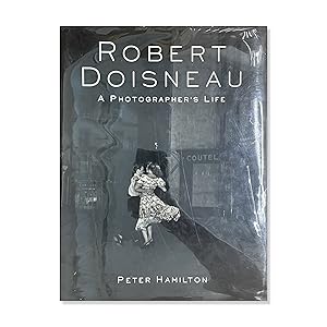 Immagine del venditore per Robert Doisneau: A Photographer's Life venduto da PDNB Gallery