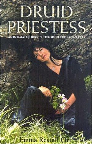 Bild des Verkufers fr Druid Priestess: An intimate journey through the pagan year zum Verkauf von WeBuyBooks