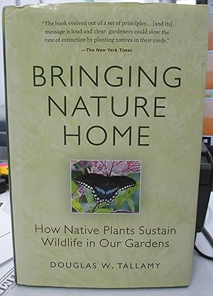 Bild des Verkufers fr Bringing Nature Home: How Native Plants Sustain Wildlife in Our Gardens zum Verkauf von GoodwillNI