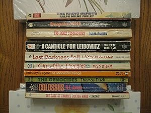 Image du vendeur pour Science Fiction Classics Economical Reading Lot - 10 Paperback Book Lot (See Picture for Titles) mis en vente par Clarkean Books