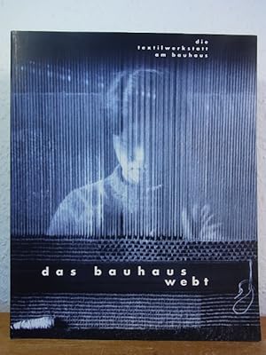 Seller image for Das Bauhaus webt. Die Textilwerkstatt am Bauhaus. Ein Projekt der Bauhaus-Sammlungen in Weimar, Dessau, Berlin. Ausstellung Bauhaus-Archiv Berlin, 16. September 1998 bis 31. Januar 1999 [und weitere Stationen] for sale by Antiquariat Weber