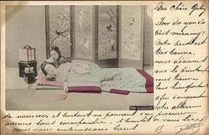 Ansichtskarte / Postkarte Japan, Mädchen in japanischer Tracht, Schlafzimmer, Schlafendes Mädchen