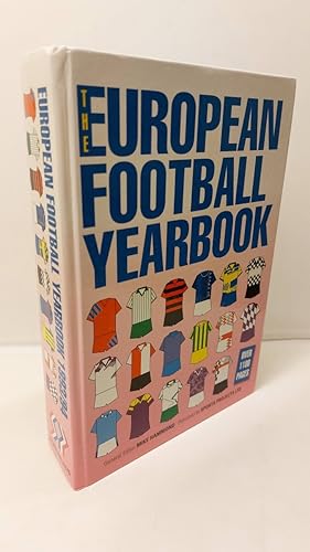 Imagen del vendedor de European Football Year Book 1993-94 a la venta por Lion Books PBFA