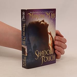 Bild des Verkufers fr Shadow Touch zum Verkauf von Bookbot