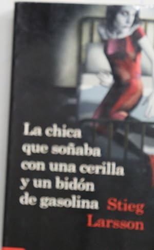 Imagen del vendedor de La chica que soaba con una cerilla y un bidn de gasolina a la venta por Librera Alonso Quijano