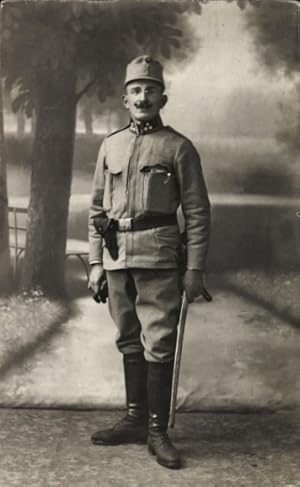 Foto Ansichtskarte / Postkarte KuK Soldat in Uniform, Standportrait