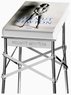 Bild des Verkufers fr Helmut Newton - Baby Sumo zum Verkauf von Collectors' Bookstore