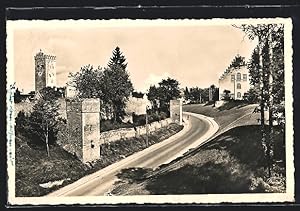 Bild des Verkufers fr Ansichtskarte Landsberg a. L., Neue Bergstrasse, Blick von Anhhe auf Steinmauer mit Trmen zum Verkauf von Bartko-Reher