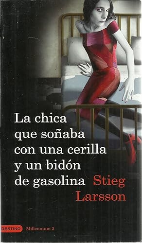 Imagen del vendedor de La chica que sonaba con una cerilla y un bidon de gasolina. Vol. 2 Triologia Millennium (Spanish Edition) a la venta por TU LIBRO DE OCASION