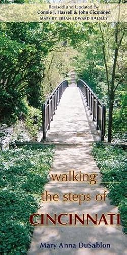Bild des Verkufers fr Walking the Steps of Cincinnati zum Verkauf von moluna