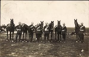Foto Ansichtskarte / Postkarte Deutsche Soldaten in Uniformen mit Pferden