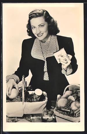Ansichtskarte Schauspielerin Betty Winler mit Essenskörben