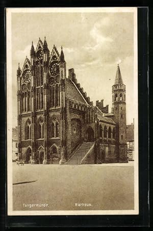 Ansichtskarte Tangermünde, Rathaus mit Strassenpartie