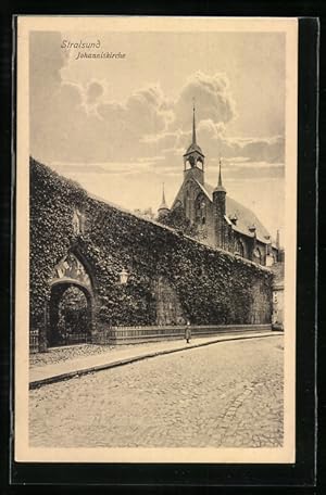 Ansichtskarte Stralsund, Strassenpartie mit Johanniskirche