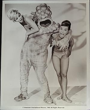 Image du vendeur pour The Ghost in the Invisible Bikini 8 X 10 Still 1966 Deborah Walley & Susan Hart! mis en vente par AcornBooksNH