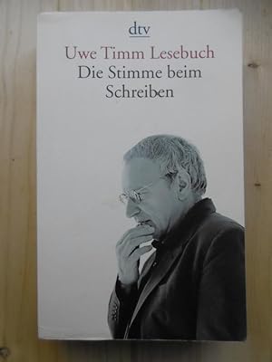 Bild des Verkufers fr Uwe Timm Lesebuch: Die Stimme beim Schreiben. zum Verkauf von Antiquariat Steinwedel