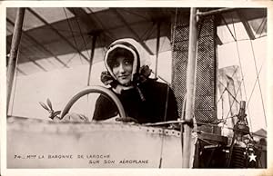 Ansichtskarte / Postkarte Baronne de Laroche in ihrem Flugzeug