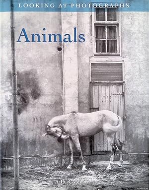 Imagen del vendedor de Looking at Photos: Animals a la venta por Klondyke