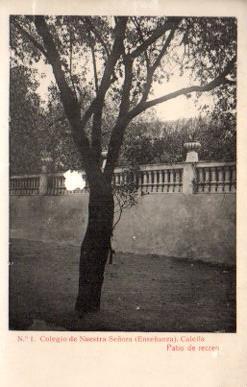 POSTAL PV10019: Patio de recreo en Colegio de Nuestra Señora, Calella