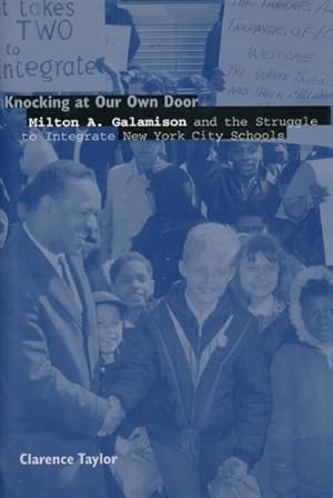 Immagine del venditore per Knocking at Our Own Door : Milton A. Galamison and the Struggle to Integrate New York City Schools venduto da GreatBookPricesUK