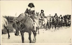 Foto Ansichtskarte / Postkarte Niederlande, Reiter in historischen Kostümen