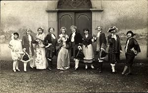 Foto Ansichtskarte / Postkarte Personen in historischen Kostümen, Theatergruppe ?