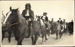 Foto Ansichtskarte / Postkarte Niederlande, Reiter in historischen Kostümen