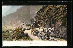 Ansichtskarte Postkutsche der Schweizerischen Alpenpost unterwegs im Gebirge