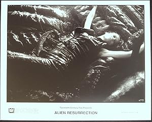 Image du vendeur pour Alien Resurrection 8 X 10 Still 1997 Sigourney Weaver in a hostile enviroment! mis en vente par AcornBooksNH