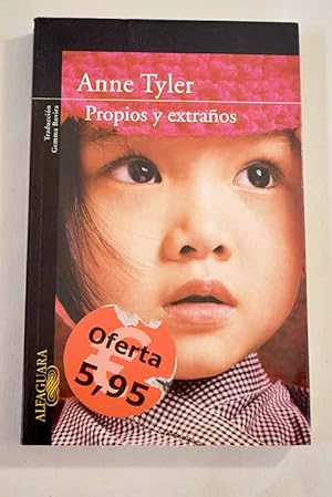 Seller image for Propios y extraos for sale by Alcan Libros