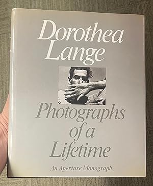 Bild des Verkufers fr Dorothea Lange: Photographs of a Lifetime zum Verkauf von Argosy Book Store, ABAA, ILAB
