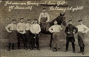 Foto Ansichtskarte / Postkarte Deutsche Soldaten in Uniformen mit Pferd