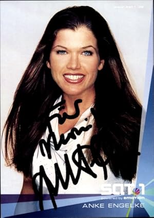 Bild des Verkufers fr Ansichtskarte / Postkarte Schauspielerin Anke Engelke, Portrait, Autogramm, SAT1 zum Verkauf von akpool GmbH