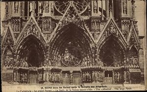 Ansichtskarte / Postkarte Reims Marne, Kathedrale, Grand Portail, Socle de la Statue Jeanne d'Arc