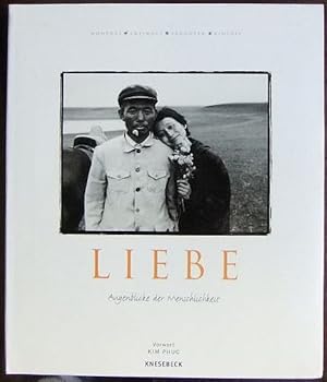 Seller image for Liebe : Augenblicke der Menschlichkeit. [Moments, Intimacy, Laughter, Kinship. Vorwort Kim Phuc] for sale by Antiquariat Blschke