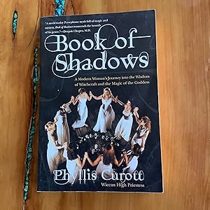 Immagine del venditore per Book of Shadows: A Modern Woman's Journey into the Wisdom of Witchcraft and the Magic of the Goddess venduto da Lifeways Books and Gifts