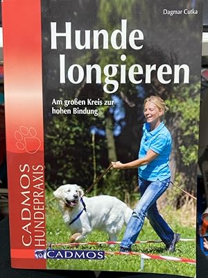 Bild des Verkufers fr Hunde longieren : am groen Kreis zur hohen Bindung. Dagmar Cutka. [Fotos im Innenteil: Christiane Slawik] / Cadmos Hundepraxis -- Das erste deutschsprachige Anleitungsbuch fr das neue Trainingskonzept. Alles ber den richtigen Aufbau des Longiertrainings fr eine intensivere Bindung des Hundes zu "seinem" Menschen. zum Verkauf von bookmarathon