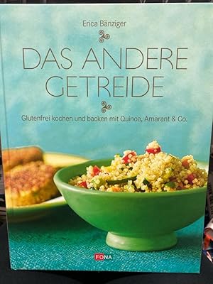 Bild des Verkufers fr Das andere Getreide: Glutenfrei kochen und backen mit Quinoa, Amarant & Co Kreative Alltagskche glutenfrei und vegetarisch Amarant, Quinoa, Kastanie, Buchweizen, Hirse, Erdmandel, Teff und Mais sind die Hauptdarsteller in diesem Buch. Die Ur-Lebensmittel stammen aus den Familien der Grser und der Fuchsschwanzgewchse. Auf verschiedenen Kontinenten spielen sie seit Jahrtausenden eine wichtige Rolle. Gemeinsam ist ihnen, dass sie glutenfrei sind. Ihre unterschiedlichen Koch- und Backeigenschaften erffnen unzhlige Mglichkeiten in der pikanten wie auch in der sssen Alltagskche. Bei einer Glutenunvertrglichkeit sind sie Ersatz fr unser einheimisches Getreide. 'Das andere Getreide' hat aber auch in Sachen Inhaltsstoffen viel zu bieten: Es ist reich an pflanzlichem Eiweiss, wertvollem pflanzlichem Fett, Vitaminen und insbesondere Mineralstoffen. Einige sind Spitzenreiter und unserem traditionellen Getreide weit berlegen. Die 'anderen Getreide' sind kulinarische Entdeckungen, das Koc zum Verkauf von bookmarathon