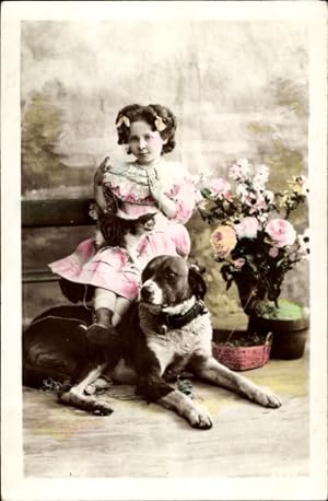 Ansichtskarte / Postkarte Mädchen, Hund, Katze, Wollknäuel, Faden, Blumen