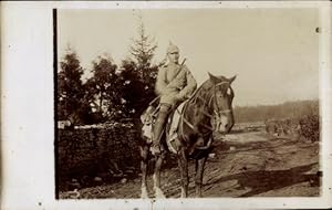 Foto Ansichtskarte / Postkarte Deutscher Soldat in Uniform auf einem Pferd, Dragoner