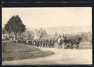 Foto-Ansichtskarte Niedergemünden, Militärischer Festzug 1936 auf einer Landstrasse