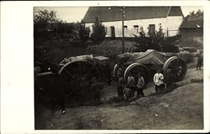 Foto Ansichtskarte / Postkarte Deutsche Soldaten in Uniformen, Geschütze