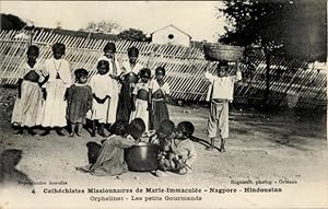 Ansichtskarte / Postkarte Missionary Cathechists, Nagpore, Hindustan, Les petits Gourmands