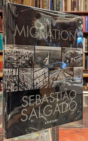 Imagen del vendedor de Migrations : Humanity in Transition a la venta por Moe's Books