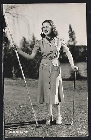 Ansichtskarte Schauspielerin Diana Durbin beim Golfspielen